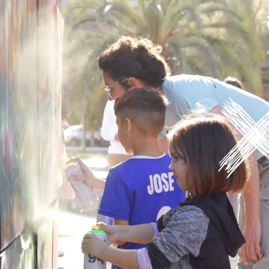 AbracadaBras · Comunicació creativa de Girona | Vídeo | Campanyes creatives de comunicació, vídeo, disseny gràfic, gestió i contingut de xarxes socials i programació web.