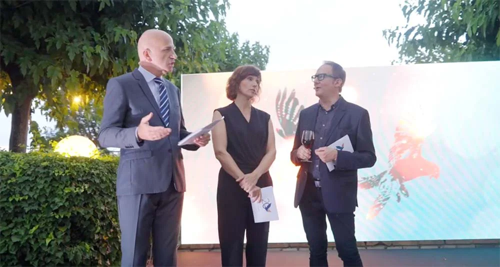 AbracadaBras · Comunicació creativa de Girona | Vídeo | Campanyes creatives de comunicació, vídeo, disseny gràfic, gestió i contingut de xarxes socials i programació web.