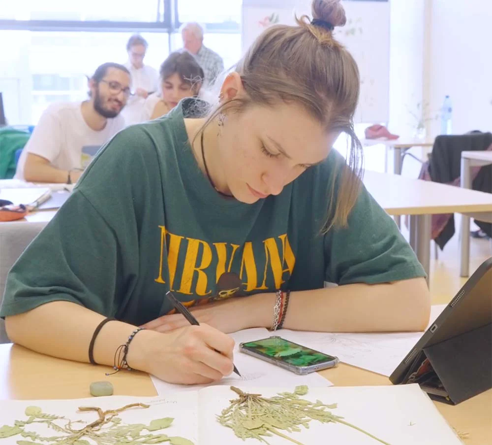AbracadaBras · Comunicació creativa de Girona | Vídeo | Campanyes creatives de comunicació, vídeo, disseny gràfic, gestió i contingut de xarxes socials i programació web.