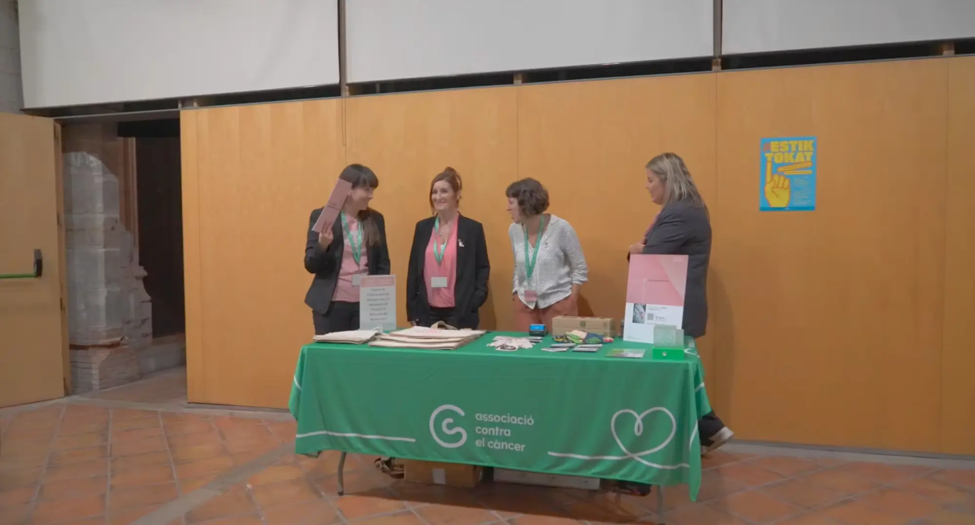 AbracadaBras · Comunicació creativa de Girona | Nosaltres | Campanyes creatives de comunicació, vídeo, disseny gràfic, gestió i contingut de xarxes socials i programació web.