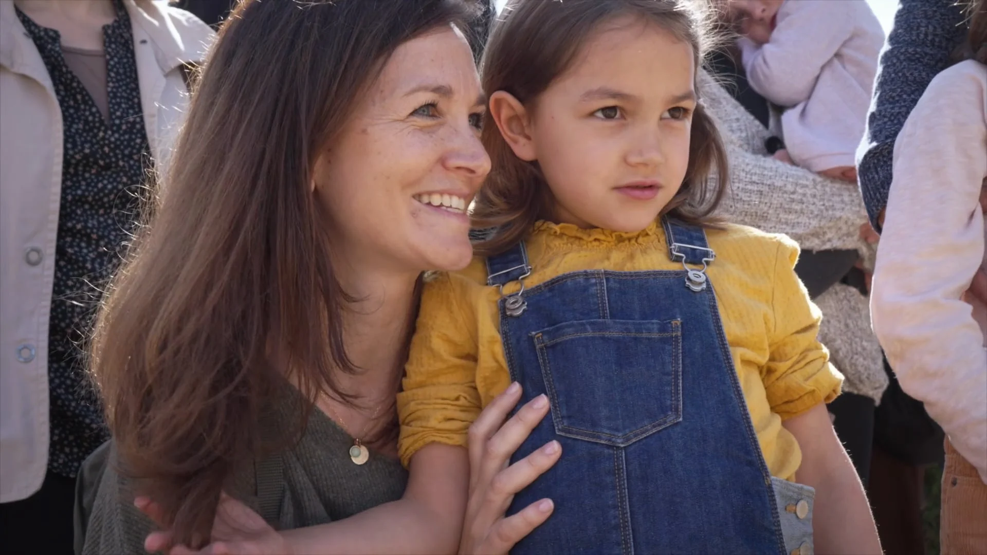 AbracadaBras · Comunicació creativa de Girona | Surt de dins | Campanyes creatives de comunicació, vídeo, disseny gràfic, gestió i contingut de xarxes socials i programació web.